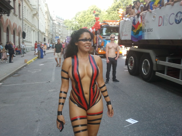 Photo d'une femme défilant à la Gay Pride de Stockholm Jewpop