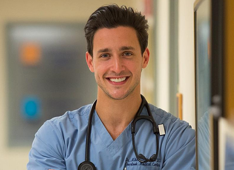 Dr. Mike, le médecin le plus sexy du monde, cherche l'élue de son coeur