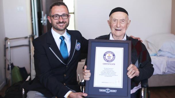 Yisrael Kristal, 112 ans et rescapé d'Auschwitz, certifié par le Guinness des records